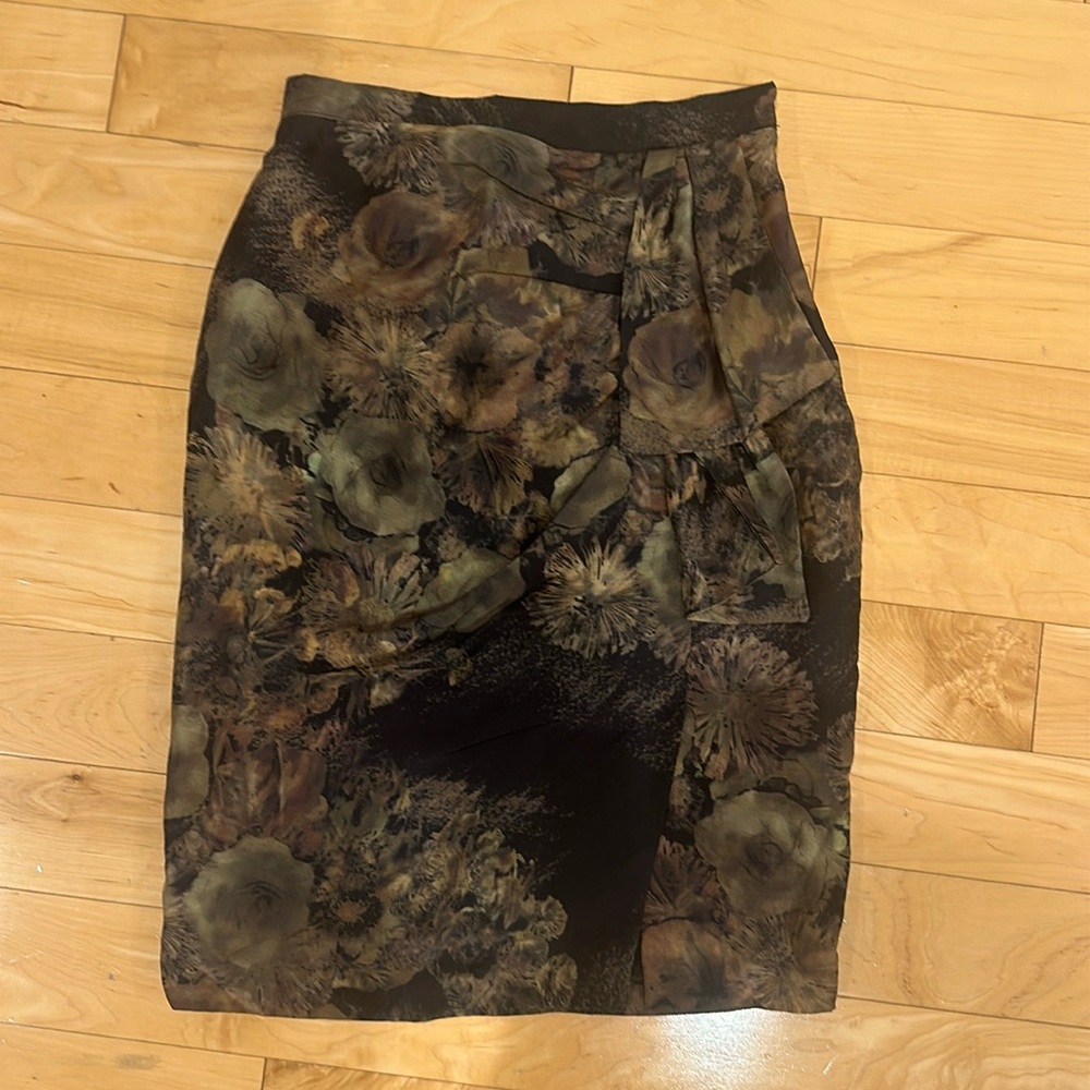New Eva Franco sz 2 silk pencil skirt